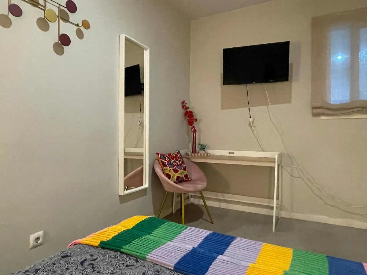 By Plaza Universidad Rooms Barcelona 0*,